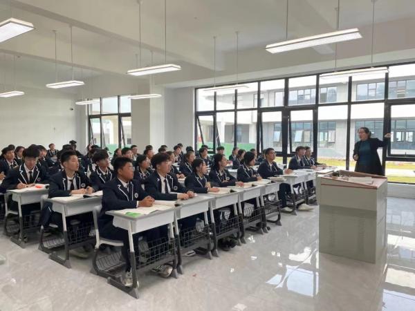 輔華高級(jí)中學(xué)